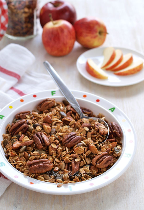 granola, applesauce, Nigella Lawson, homemade, nuts, seeds, breakfast cereal, toddler, food 4 tots